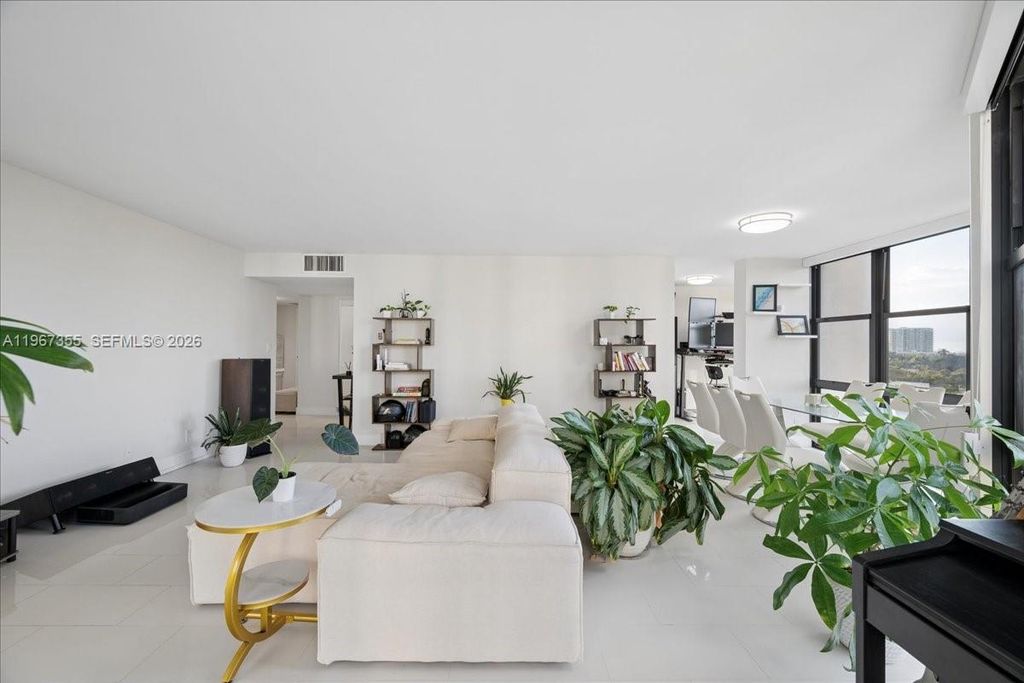 1915 Brickell Ave 801, Miami, FL 33129