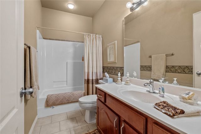 6336 W Milliken Bend, Fayetteville, AR 72704