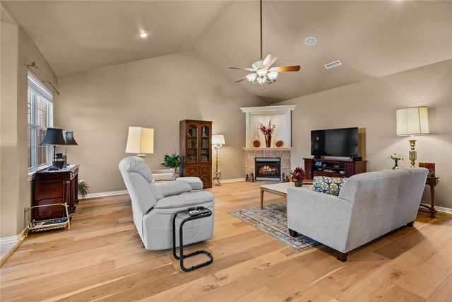 6336 W Milliken Bend, Fayetteville, AR 72704