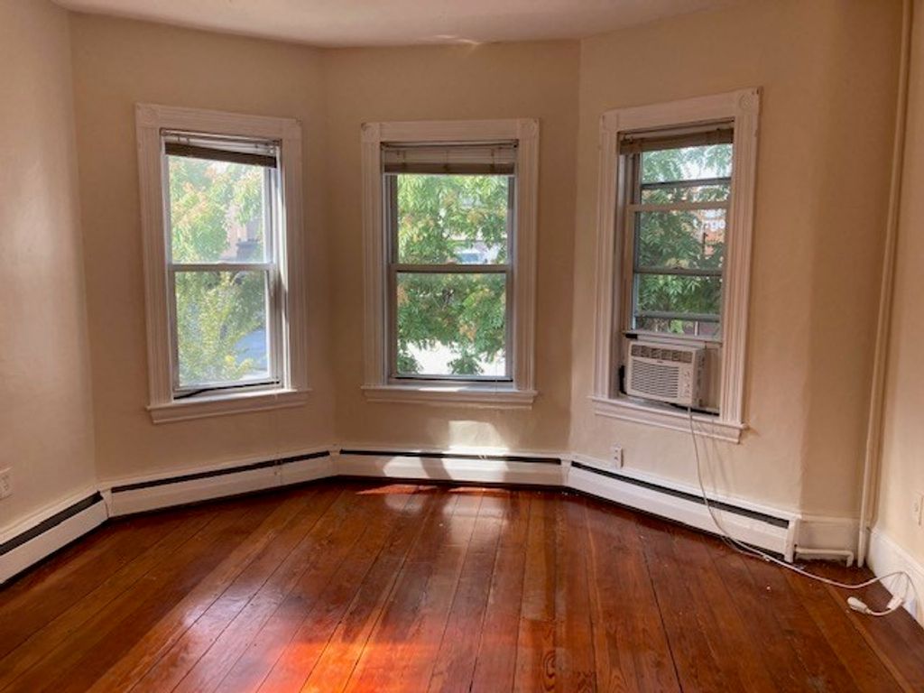18 White St. Place 2, Somerville, MA 02144