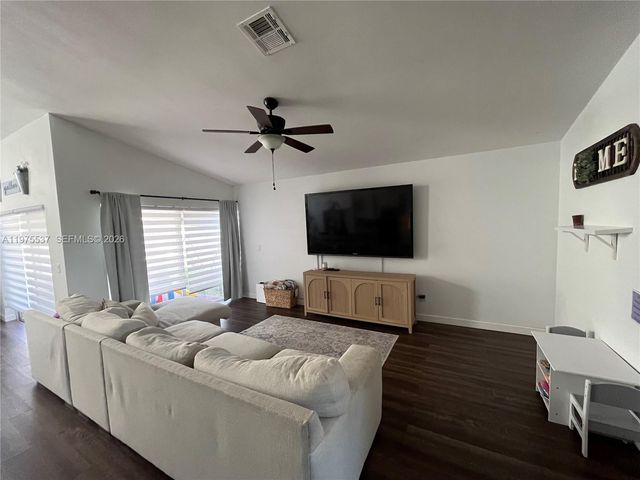 17901 NW 19th St, Pembroke Pines, FL 33029