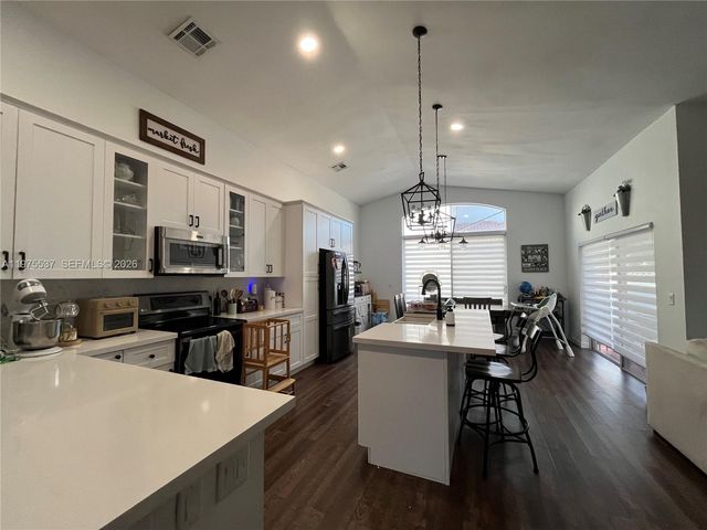 17901 NW 19th St, Pembroke Pines, FL 33029