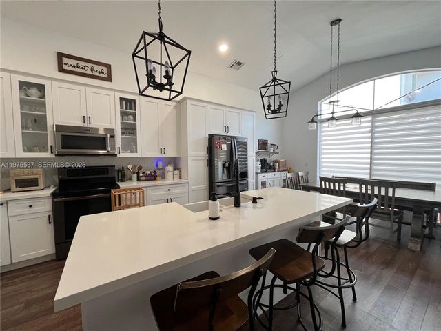 17901 NW 19th St, Pembroke Pines, FL 33029