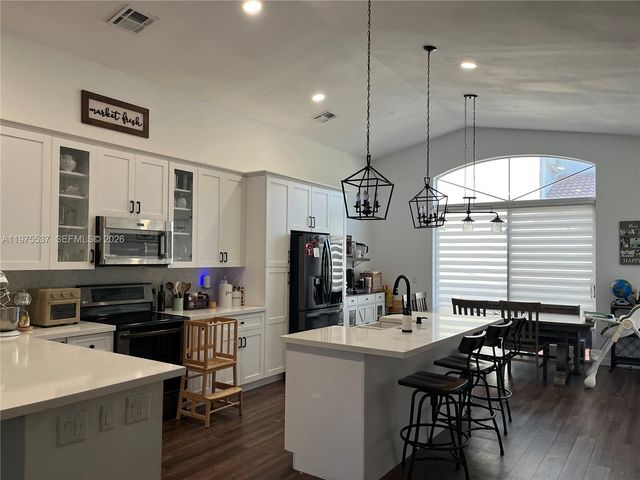 17901 NW 19th St, Pembroke Pines, FL 33029