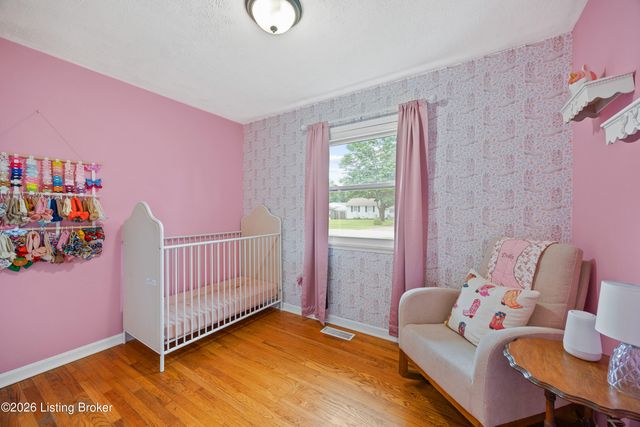 10804 Golden Dr, Louisville, KY 40272