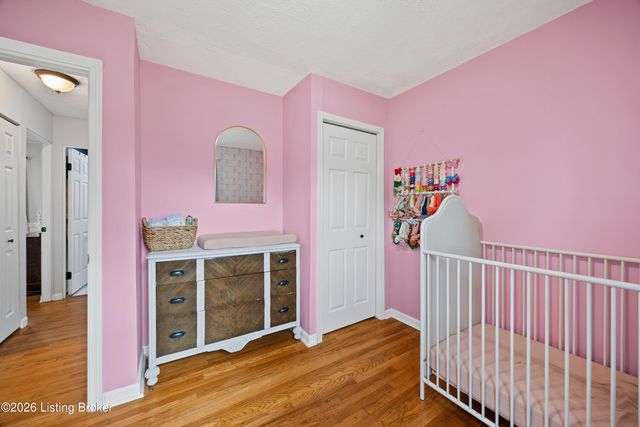 10804 Golden Dr, Louisville, KY 40272