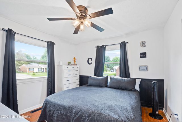 10804 Golden Dr, Louisville, KY 40272