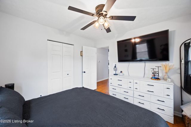 10804 Golden Dr, Louisville, KY 40272
