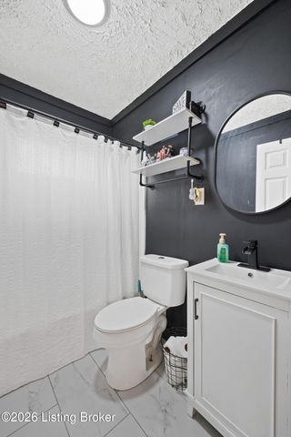 10804 Golden Dr, Louisville, KY 40272