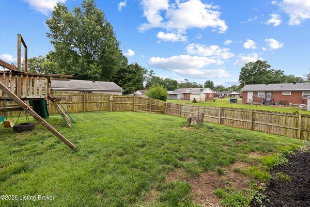 10804 Golden Dr, Louisville, KY 40272