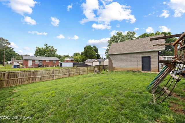 10804 Golden Dr, Louisville, KY 40272