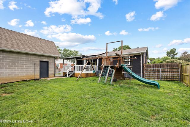 10804 Golden Dr, Louisville, KY 40272