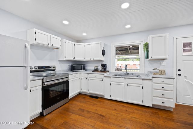 10804 Golden Dr, Louisville, KY 40272