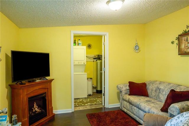 70 Oak DR, Hartfield, VA 23071
