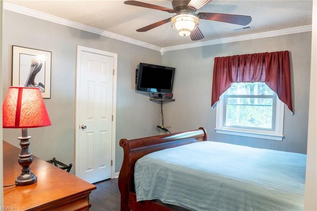 70 Oak DR, Hartfield, VA 23071