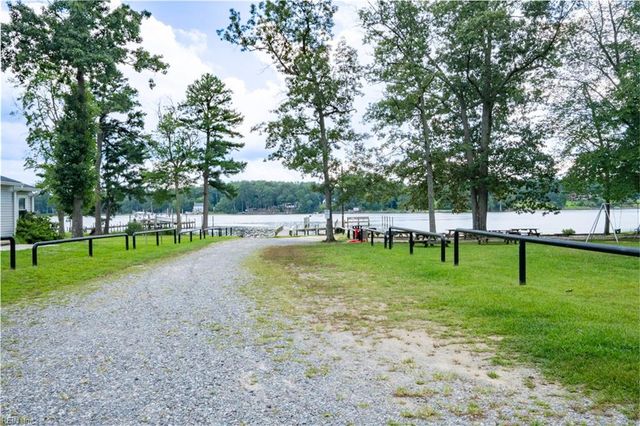 70 Oak DR, Hartfield, VA 23071
