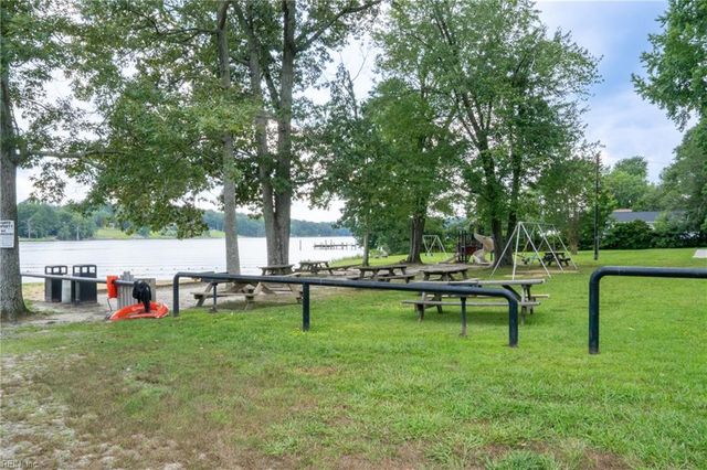 70 Oak DR, Hartfield, VA 23071