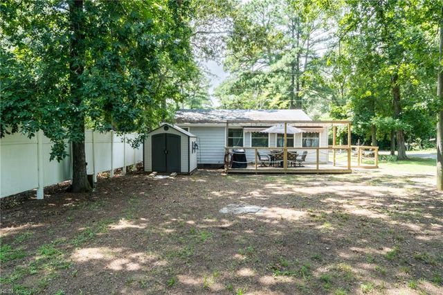 70 Oak DR, Hartfield, VA 23071
