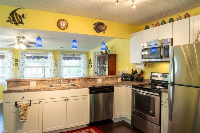 70 Oak DR, Hartfield, VA 23071