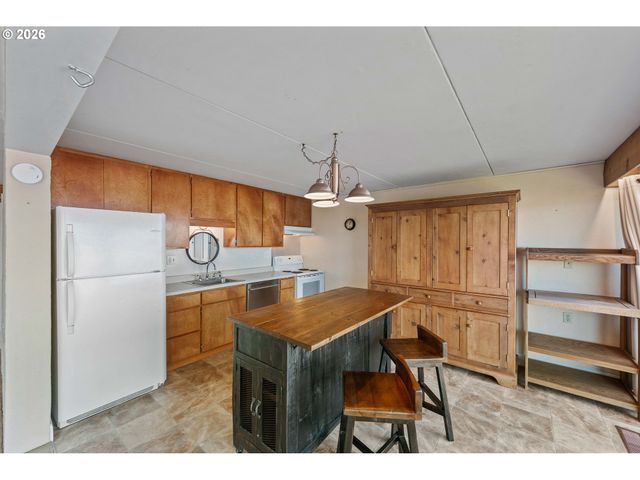 1400 BEACH LOOP Dr Sw, Bandon, OR 97411