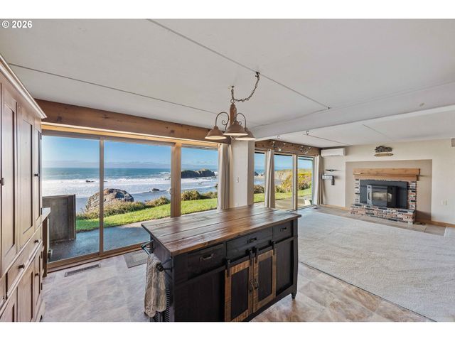 1400 BEACH LOOP Dr Sw, Bandon, OR 97411