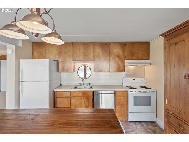 1400 BEACH LOOP Dr Sw, Bandon, OR 97411