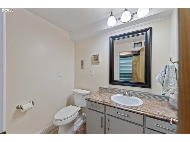 1400 BEACH LOOP Dr Sw, Bandon, OR 97411