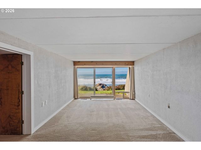 1400 BEACH LOOP Dr Sw, Bandon, OR 97411