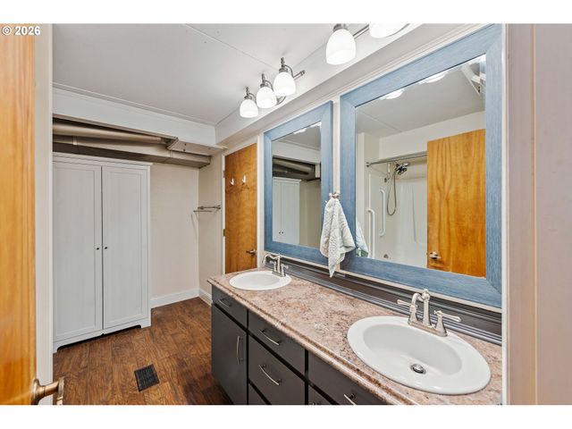 1400 BEACH LOOP Dr Sw, Bandon, OR 97411