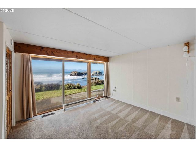 1400 BEACH LOOP Dr Sw, Bandon, OR 97411