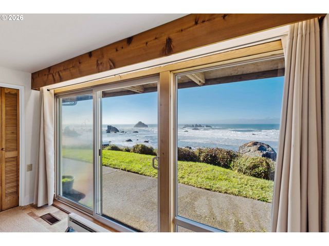 1400 BEACH LOOP Dr Sw, Bandon, OR 97411