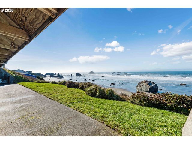 1400 BEACH LOOP Dr Sw, Bandon, OR 97411
