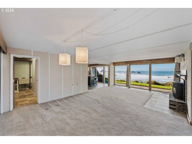 1400 BEACH LOOP Dr Sw, Bandon, OR 97411