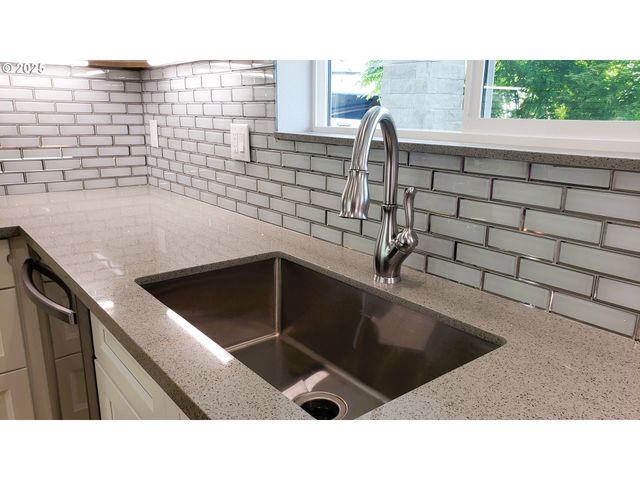 13511 Se BARBARA JEAN Ct, Clackamas, OR 97015