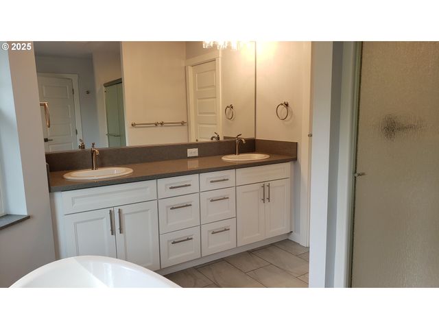 13511 Se BARBARA JEAN Ct, Clackamas, OR 97015