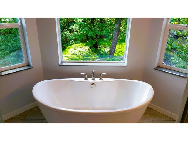 13511 Se BARBARA JEAN Ct, Clackamas, OR 97015