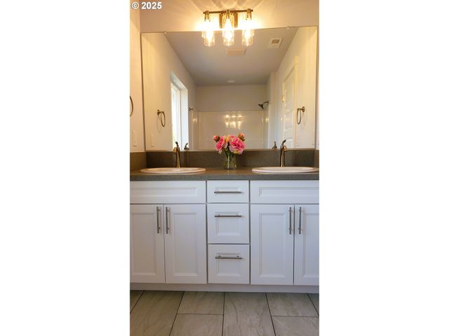 13511 Se BARBARA JEAN Ct, Clackamas, OR 97015