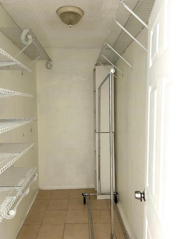 15385 S Dixie Hwy 22, Palmetto Bay, FL 33157