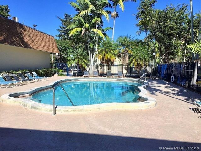 15385 S Dixie Hwy 22, Palmetto Bay, FL 33157