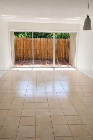 15385 S Dixie Hwy 22, Palmetto Bay, FL 33157