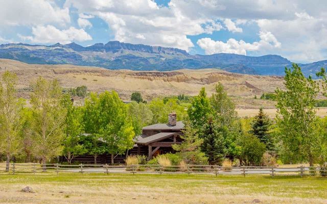 22 Castle Rock Rd, Cody, WY 82414
