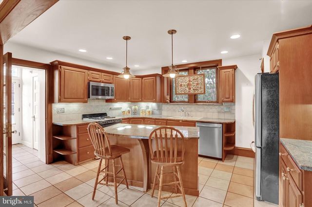 4100 KUTZTOWN RD, Temple, PA 19560