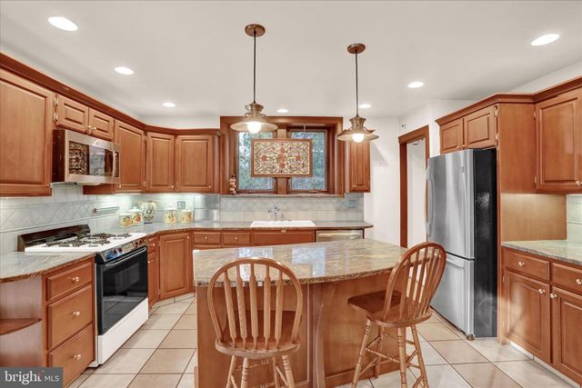 4100 KUTZTOWN RD, Temple, PA 19560