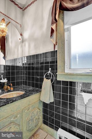 4100 KUTZTOWN RD, Temple, PA 19560