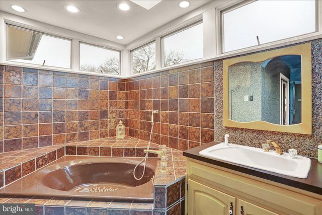 4100 KUTZTOWN RD, Temple, PA 19560