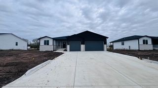 274 S Sycamore Dr, Valley Center, KS 67147