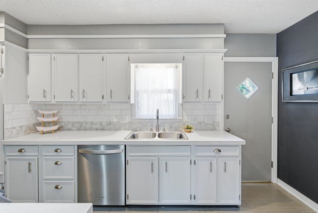 451 N Pinecrest Ave, Wichita, KS 67208