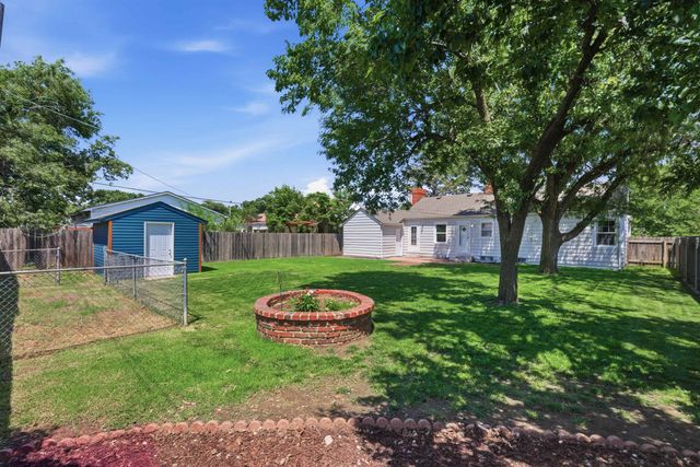451 N Pinecrest Ave, Wichita, KS 67208