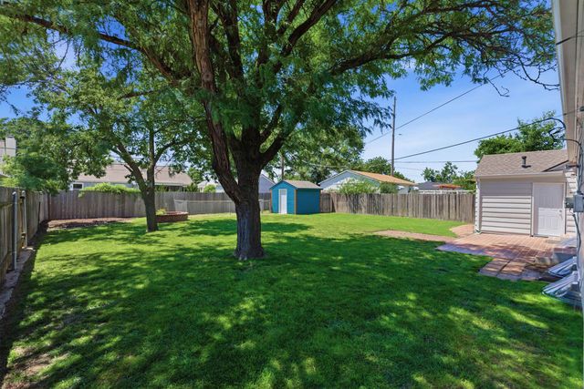 451 N Pinecrest Ave, Wichita, KS 67208