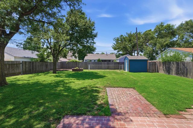 451 N Pinecrest Ave, Wichita, KS 67208